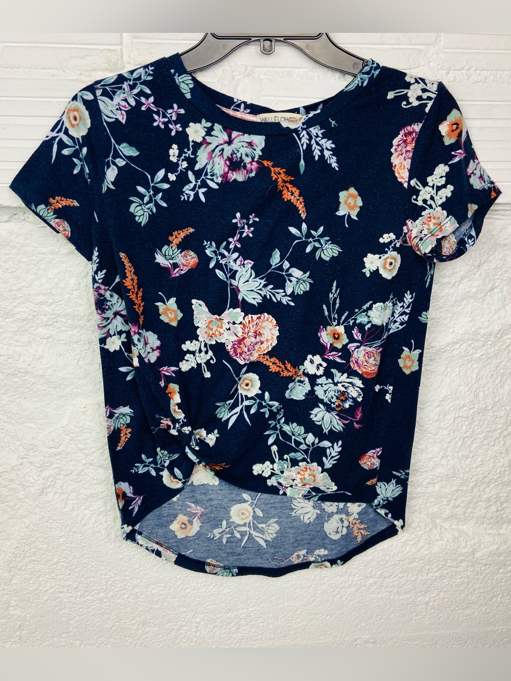 Wallflower Navy Floral Twist-Front Short Sleeve Top size small - Picture 3 of 11